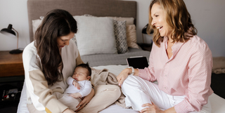 new mum experiencing night sweats postpartum